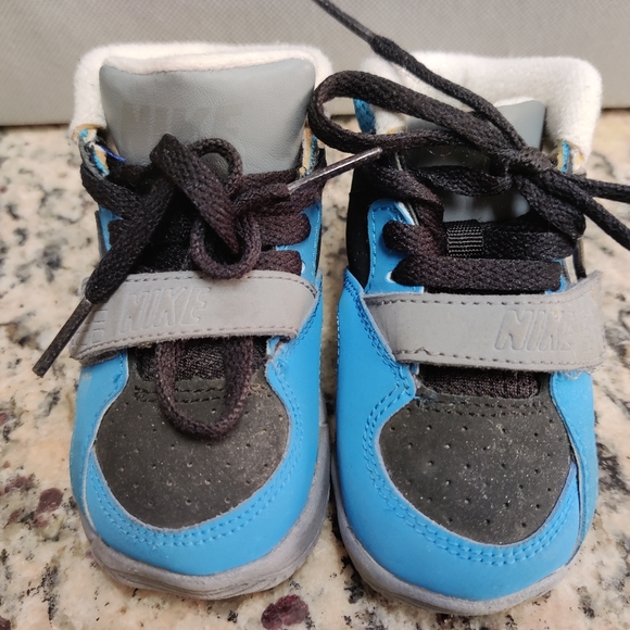 Nike baby tennis shoes size5c - Picture 3 of 4